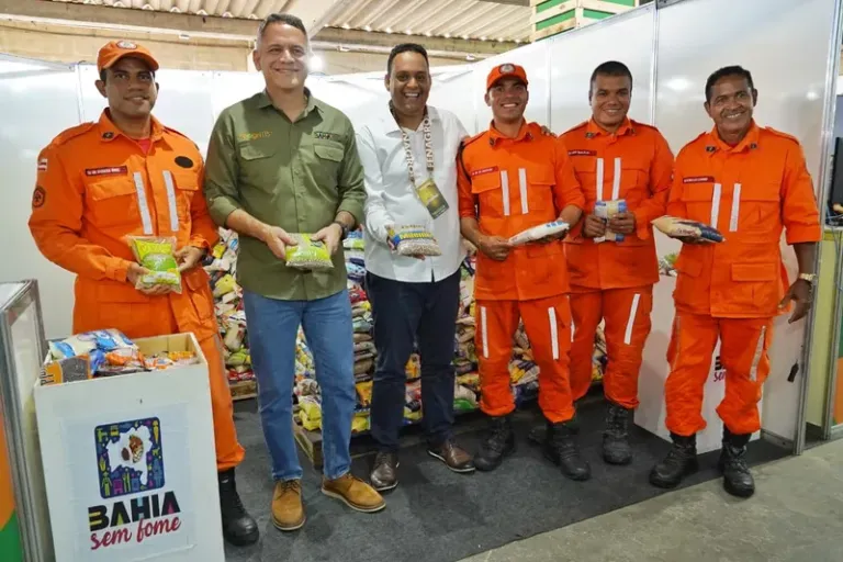Seagri entrega cinco toneladas de alimentos arrecadados na Fenagro ao programa Bahia Sem Fome