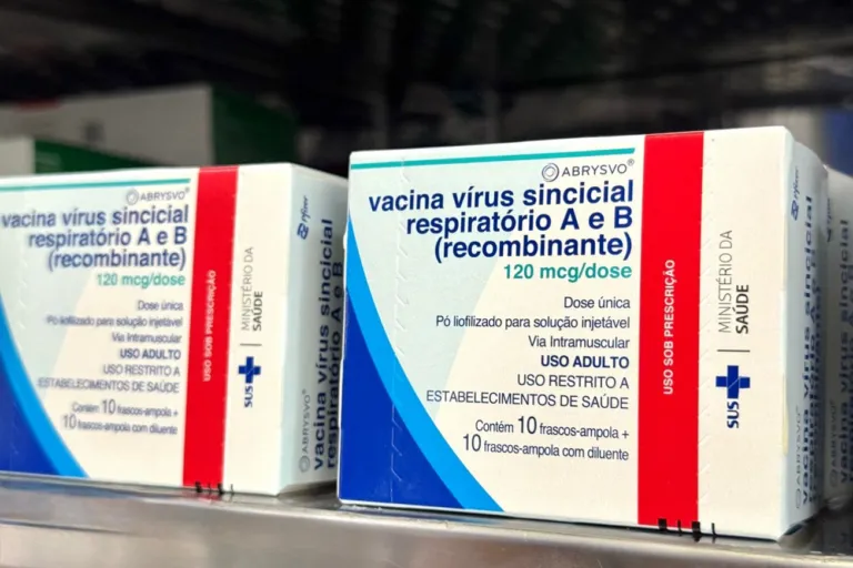 Feira de Santana aplica 241 doses da nova vacina contra o VSR nos primeiros dois dias de imunização
