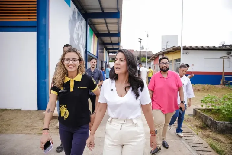 Equipe técnica da SEC visita CEEP do Chocolate Nelson Schaun e obra de nova escola em Ilhéus