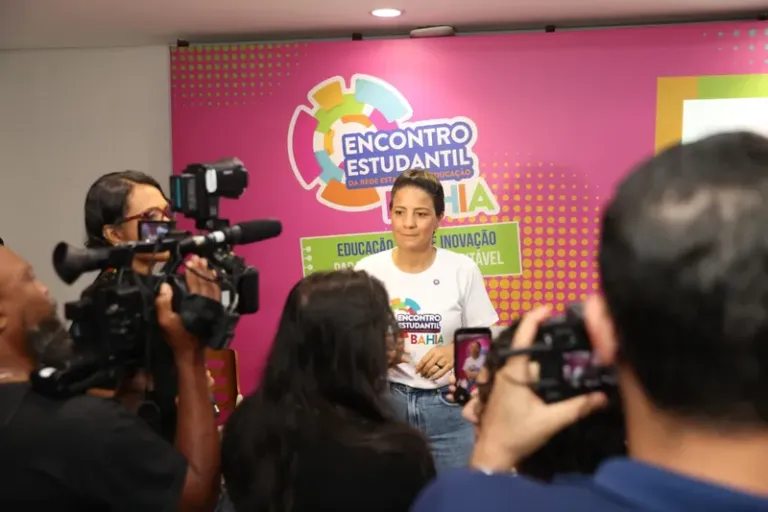 SEC anuncia Projeto Férias na Escola durante abertura do Encontro Estudantil 2025