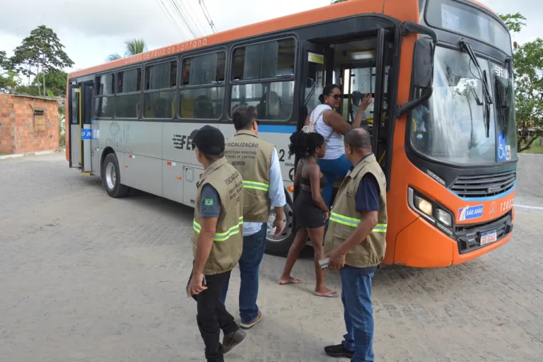 Semob intensifica fiscalização nos transportes para garantir segurança e fluidez no fim de ano