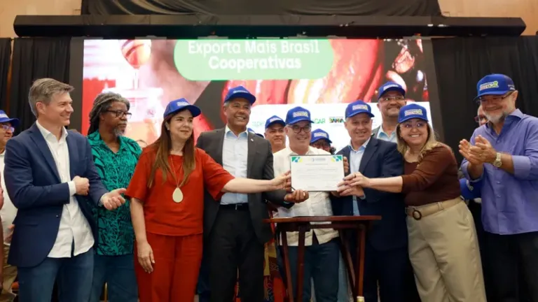 Estado lança cinco editais de apoio aos pequenos produtores da Bahia durante Encontro Nacional de Cooperativas da Agricultura…