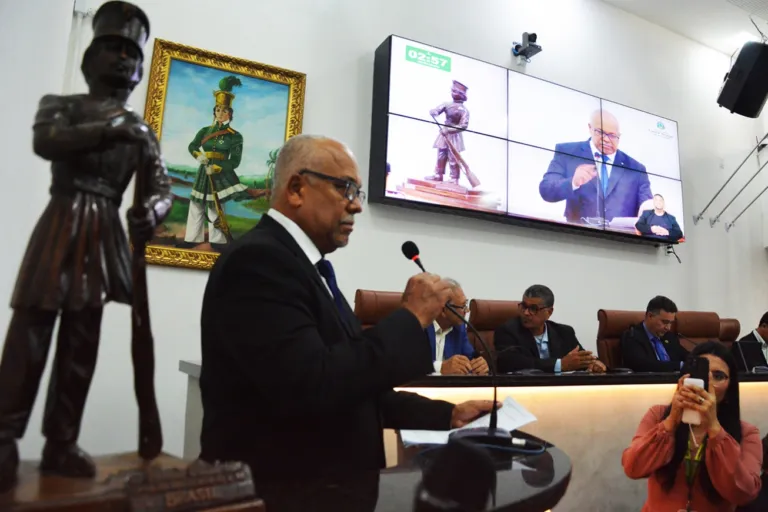 Joilton Freitas destaca papel da imprensa ao ser homenageado com Troféu Arnold Silva