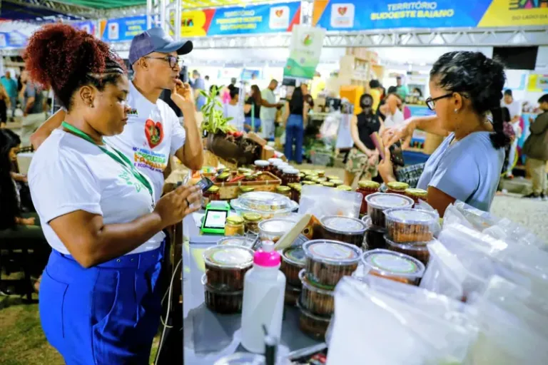 Feira Baiana reúne diversidade de orgânicos e movimenta o Parque Costa Azul