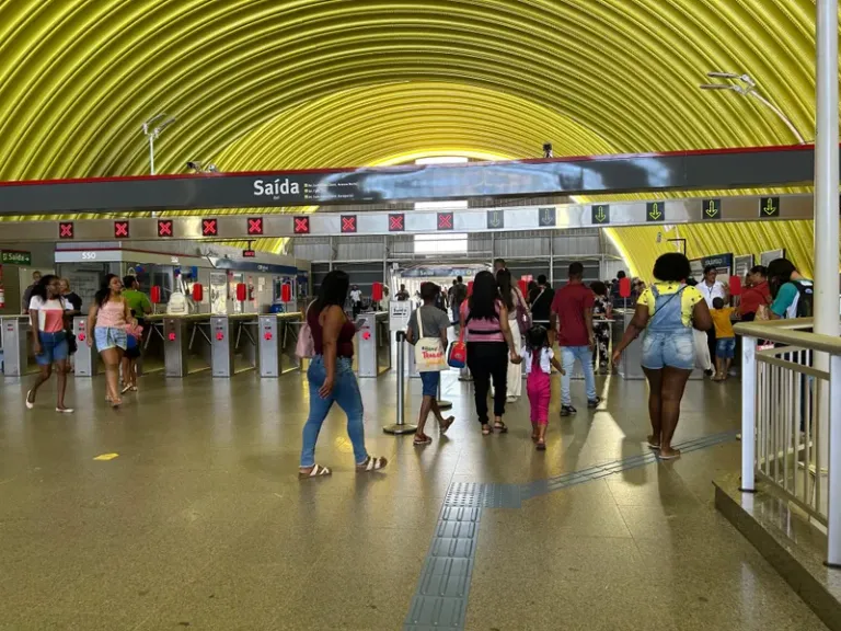 Volume de serviços na Bahia cresceu 0,6% em outubro de 2025