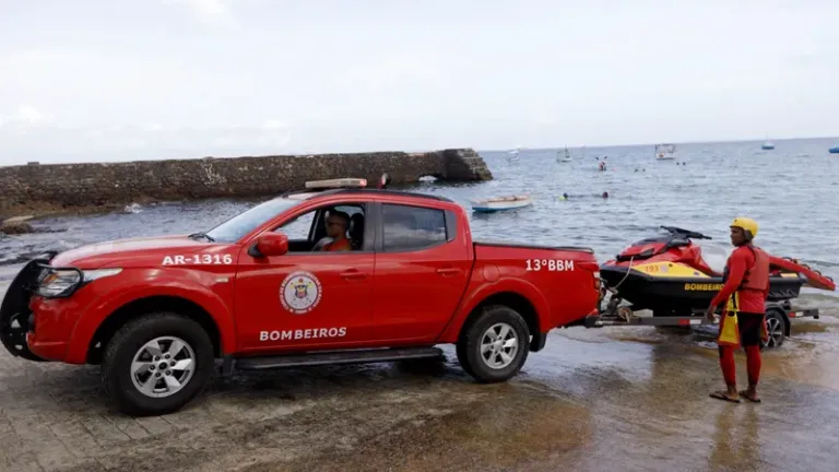 Corpo de Bombeiros Militar recebe novos equipamentos para auxiliar resgate aquático