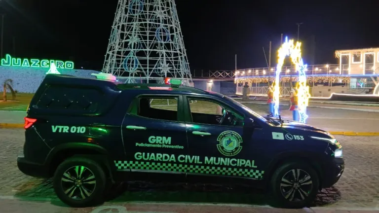 GCM prende vândalo que destruía enfeites do “Natal da Família Juazeirense”