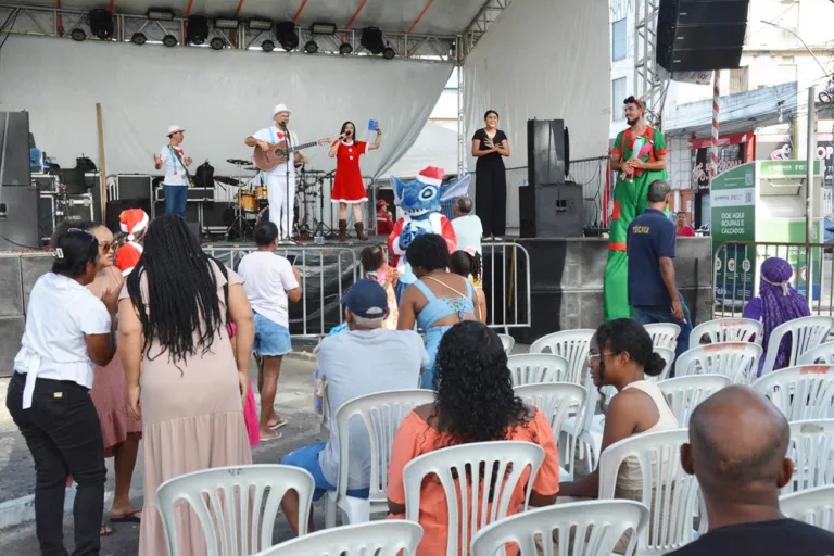 Natal Encantado segue nesta segunda no estacionamento da Prefeitura com várias atrações