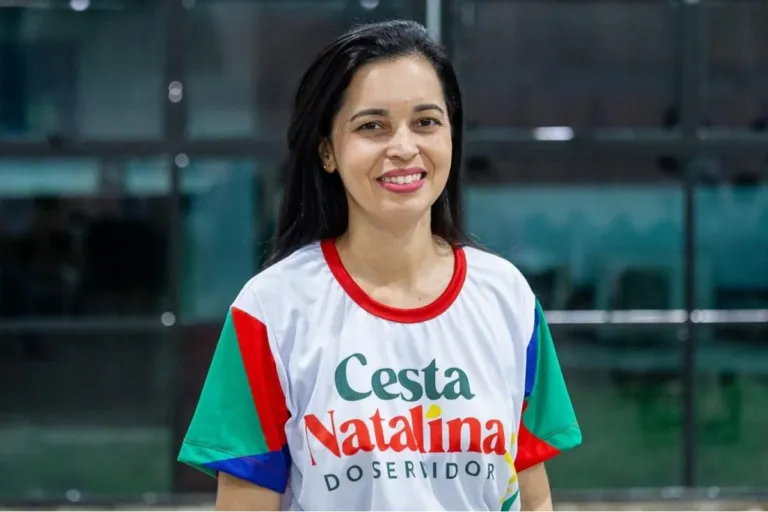 Aposentados, pensionistas e servidores do ISSM retiram cupom da Cesta Natalina