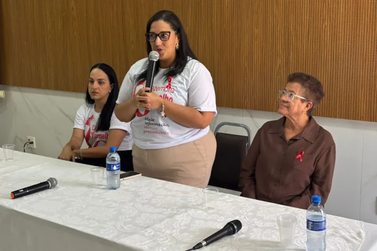 Dezembro Vermelho: seminário reforça enfrentamento ao estigma e cuidado humanizado às pessoas com HIV