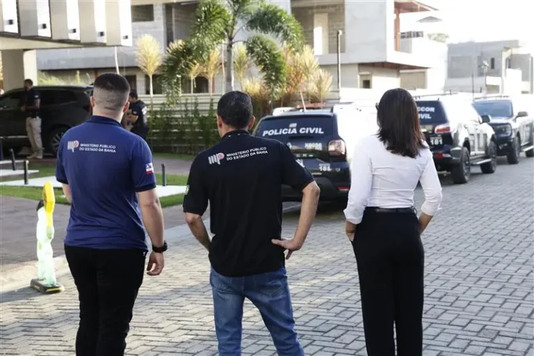 Operação é deflagrada contra grupo envolvido  em fraudes fiscais no setor de combustíveis