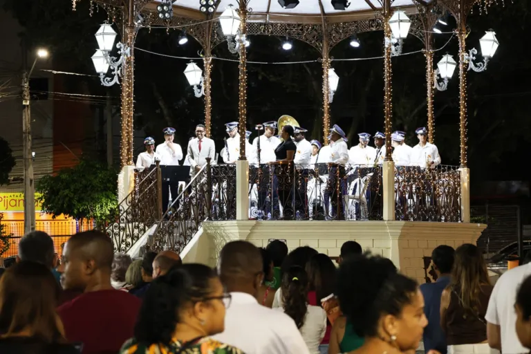 Filarmônica 25 de Março emociona público em apresentação especial no Natal Encantado
