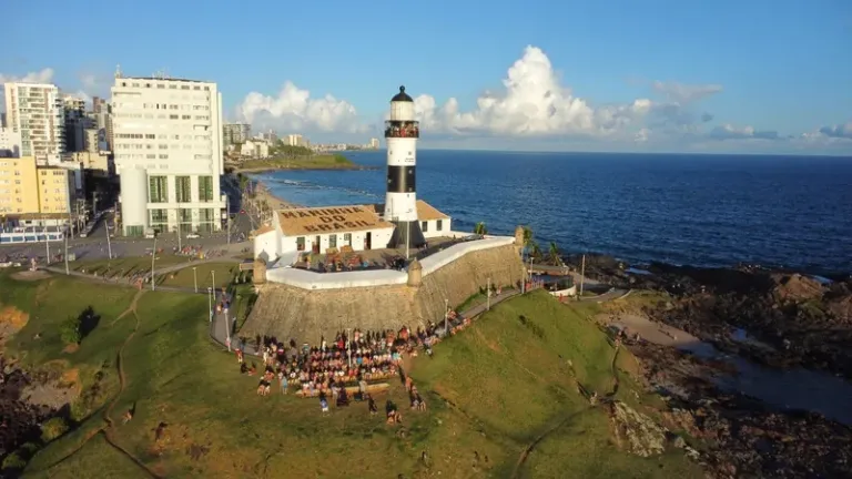 Edifício Oceania receberá projeção especial pelos 20 anos do Ligue 180, nesta sexta-feira (19)