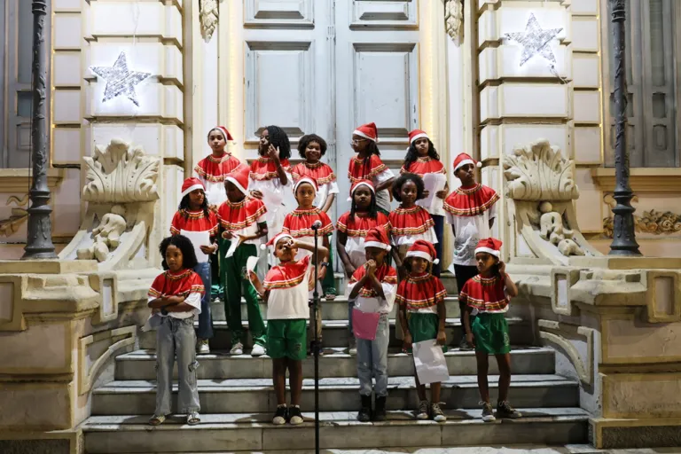 Crianças são atração nesta quinta (18), na programação do estacionamento da Prefeitura no Natal Encantado