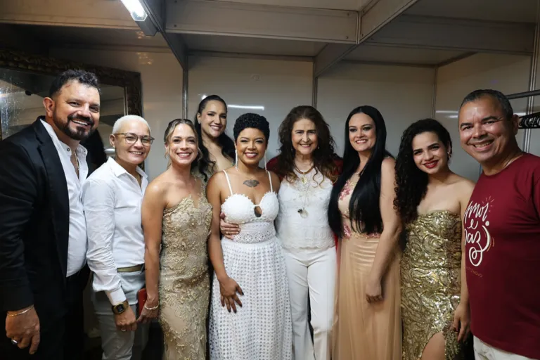 Jovens Divas cantam e encantam o público no Natal Encantado