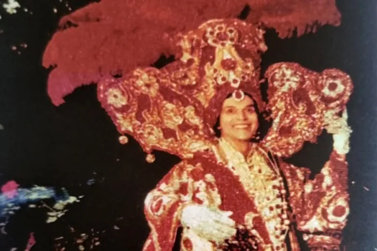 CHARLES ALBERT E ANDRÉ VESTIRAM A MICARETA COM SUAS MAGNÍFICAS FANTASIAS