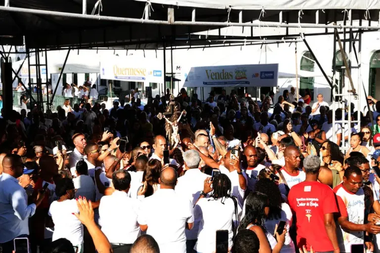 Sexta-feira da Gratidão atrai turistas à Basílica do Senhor do Bonfim