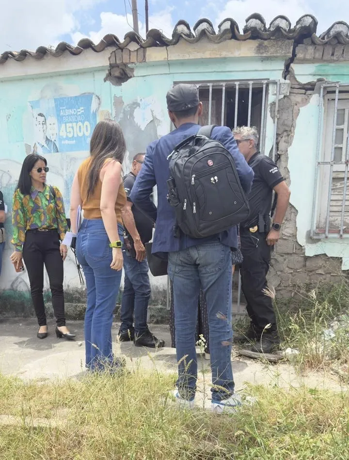 Mulher é presa por maus-tratos ao próprio cachorro