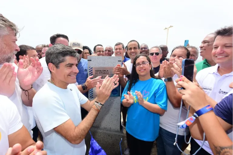 Nova orla de Pituaçu é entregue pela Prefeitura com 20 quadras, 25 quiosques e quatro parques infantis