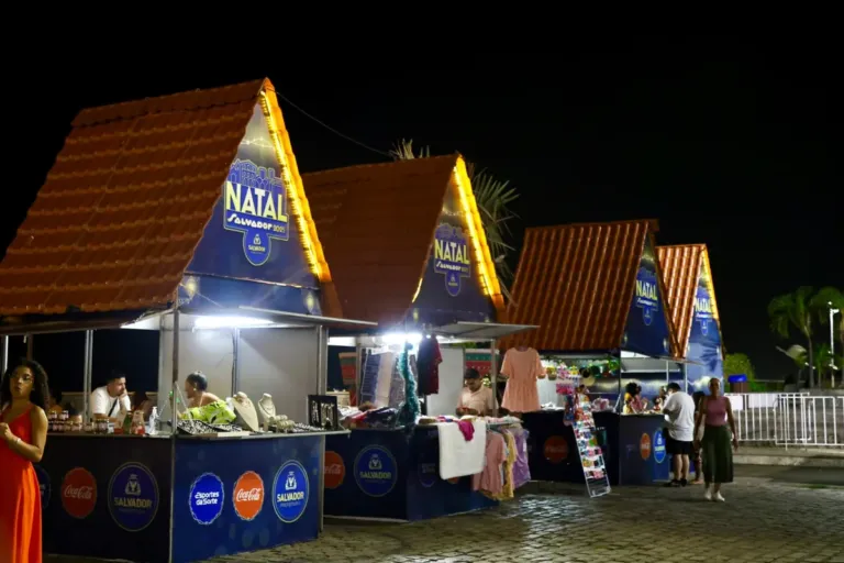 Natal Salvador 2025: Feira inclusiva na Praça Municipal une geração de renda e solidariedade sob as luzes da festa