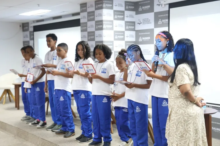 Concurso de Redação da Defesa Civil traz tema sobre racismo ambiental e premia estudantes da rede municipal