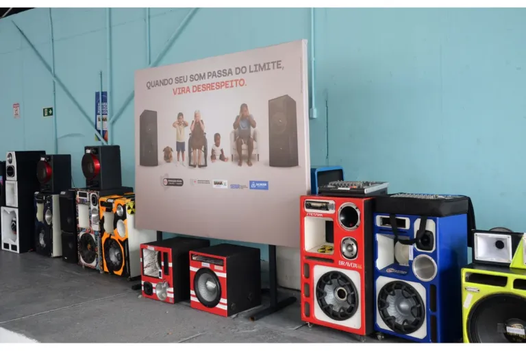Exposição da Prefeitura busca conscientizar a população sobre poluição sonora em Salvador