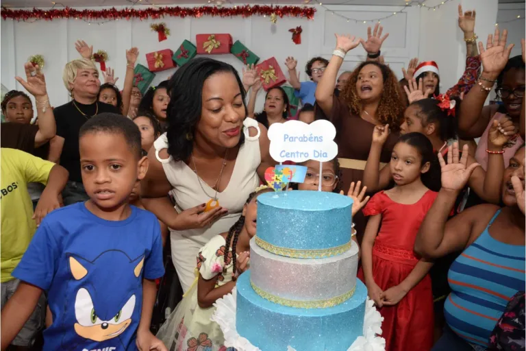 Centro Dia completa oito anos e celebra final de ano com assistidos e familiares