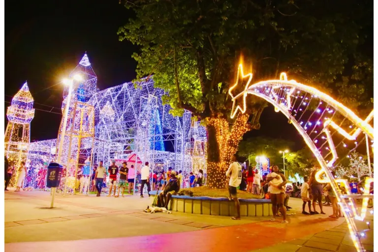 Prefeitura lança oficialmente nesta quinta (18) a decoração de Natal da Praça João Martins, em Paripe