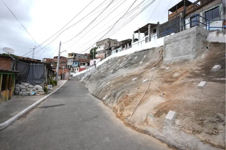 Contenção de encosta garante segurança a cerca de 100 famílias em Canabrava