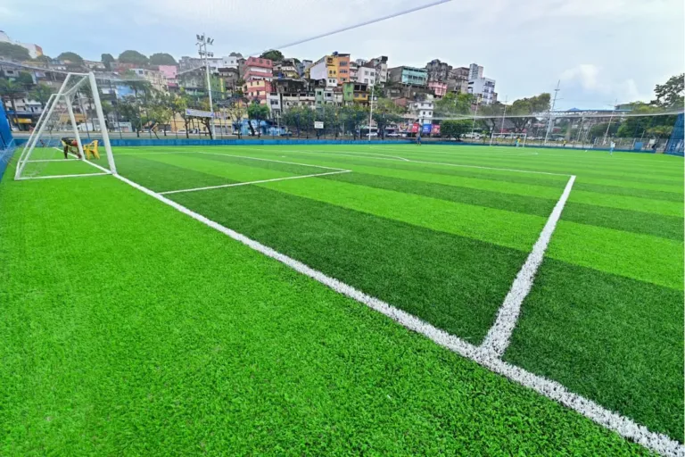 Na véspera de Natal, Prefeitura entrega Arena João Mangabeira, o 92º campo com grama sintética de Salvador