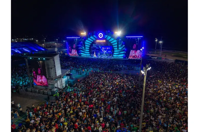 Evento com show de Frei Gilson reúne cerca de 100 mil pessoas na Arena O Canto da Cidade
