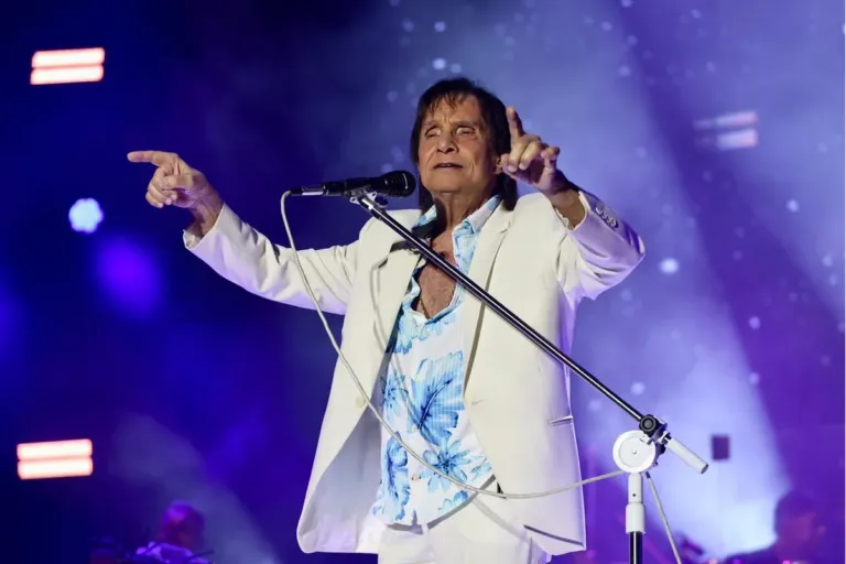 Roberto Carlos emociona público e encerra programação do Natal Salvador com apresentação histórica