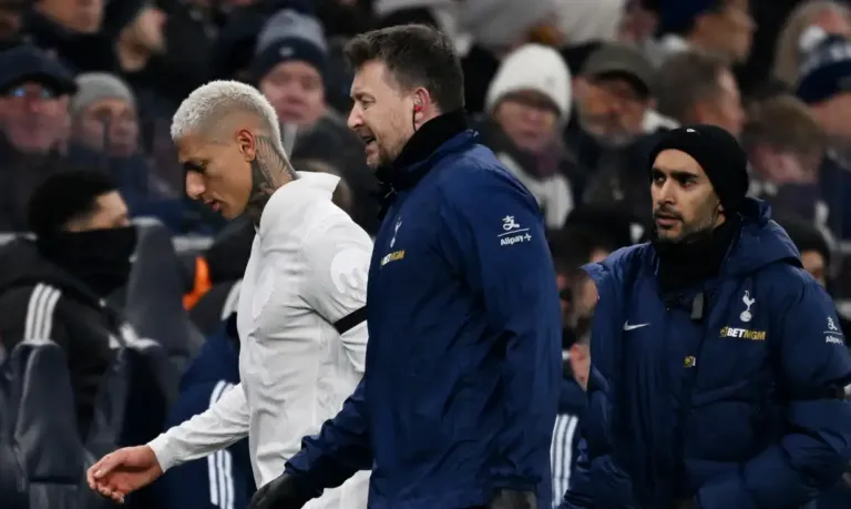 Richarlison sofre lesão e vai desfalcar Tottenham por quase 2 meses