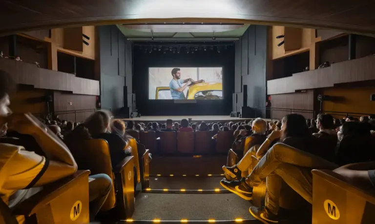 Depois de prêmios, O Agente Secreto está em mais salas de cinema