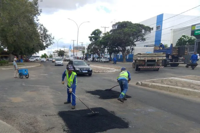 Tapa-Buraco: fornecimento de insumos é normalizado e operação ganha reforço de equipe na recuperação de vias danificadas