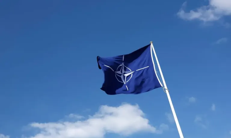 França pede exercício da Otan na Groenlândia