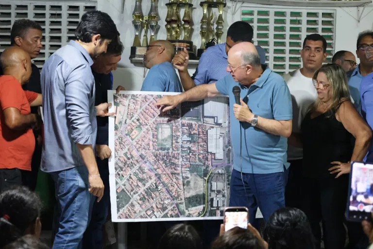 Moradores das Baraúnas conhecem obra que vai acabar com alagamento no bairro