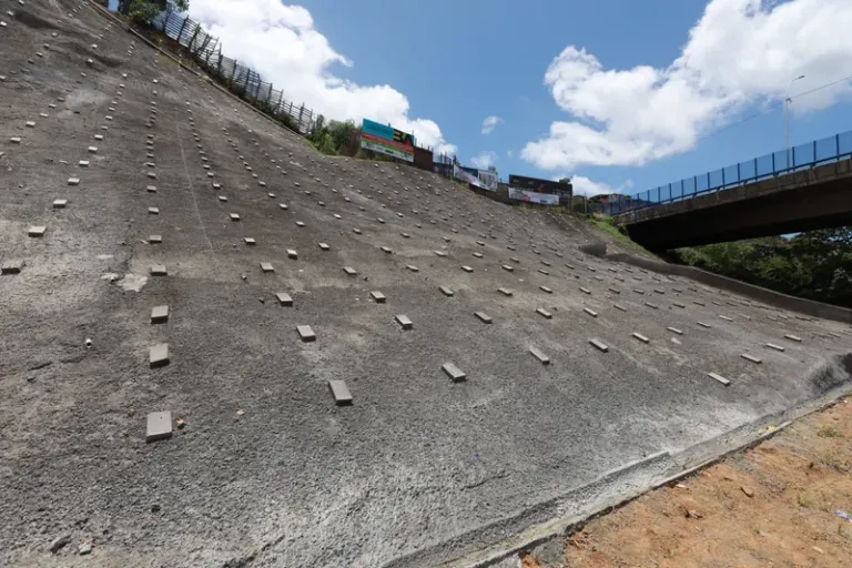 Governo do Estado investe R$ 63,5 milhões em obras de contenção de encostas no interior do estado