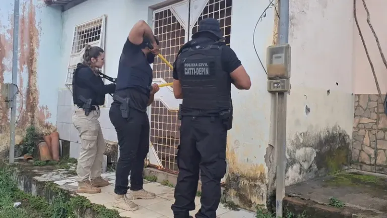 Operação Purgato apreende armas de uso restrito e drogas e resulta em prisão em Iguaí