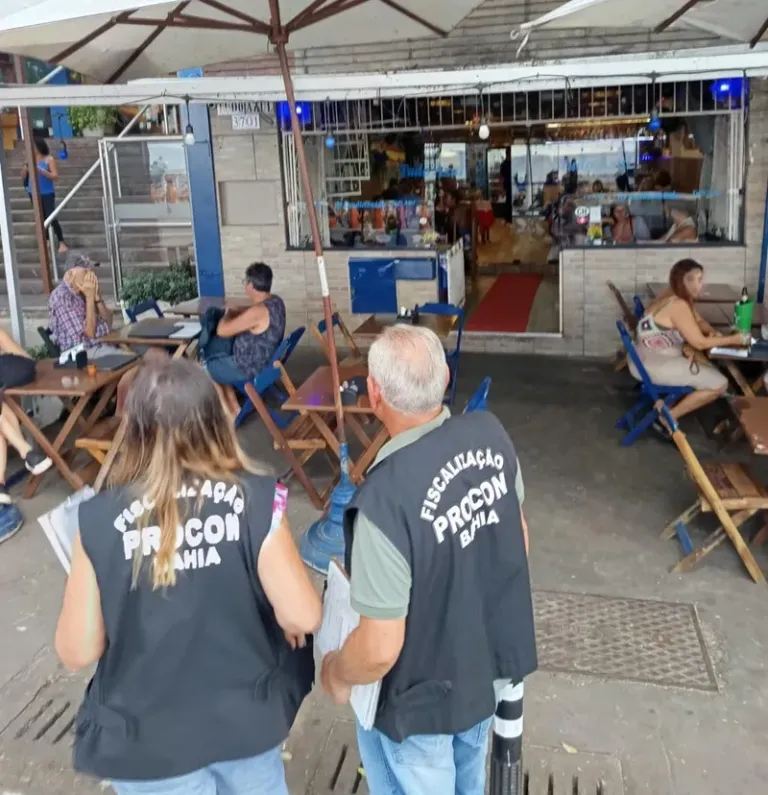 Operação Verão 2026: Procon-BA fiscaliza estabelecimentos comerciais em pontos turísticos