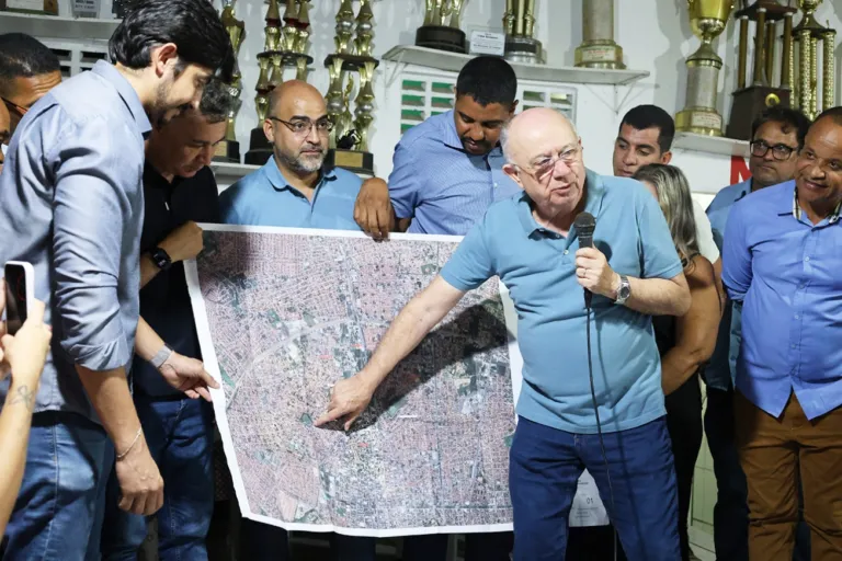 Moradores de ruas que alagam nas Baraúnas elogiam obras anunciadas pela Prefeitura