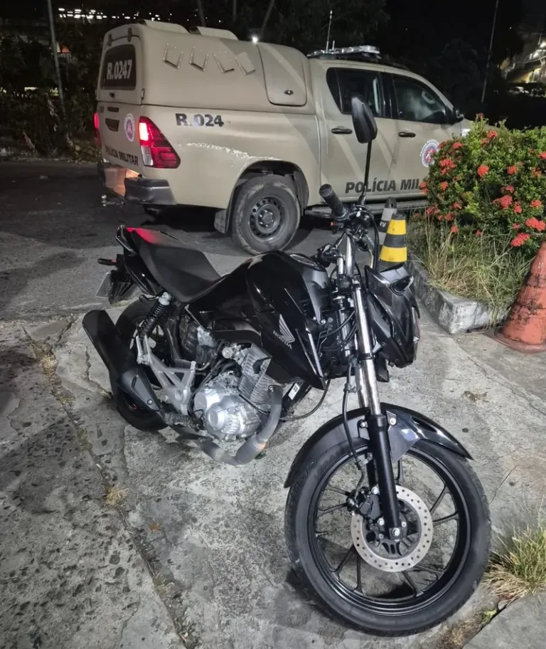 PM recupera motocicleta com restrição de roubo em Pirajá