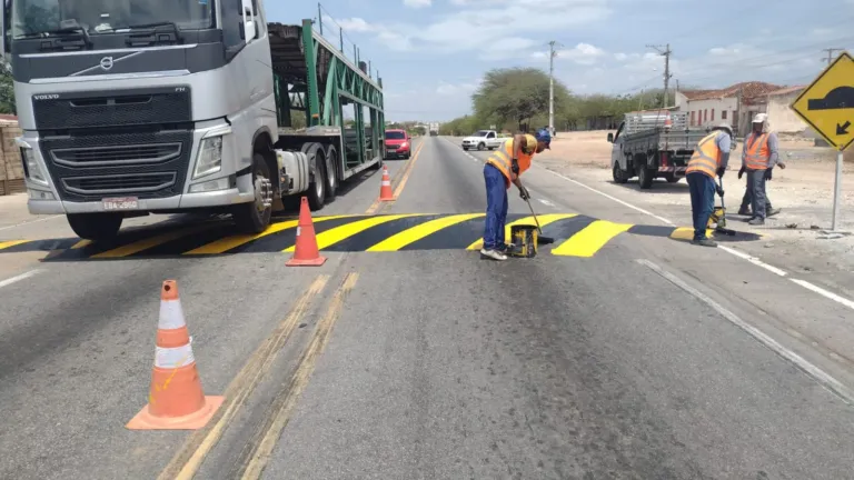 Carnaíba do sertão recebe revitalização da sinalização viária