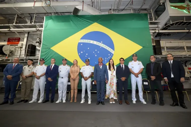 Governador Jerônimo Rodrigues recebe Medalha de Mérito Naval durante a Operação Aspirantex 2026
