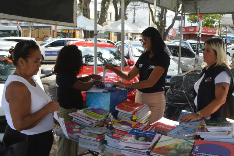 Procon fiscaliza venda de livros usados durante período de volta às aulas
