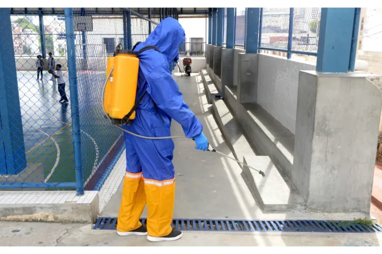 CCZ intensifica inspeções em escolas que acolherão filhos de ambulantes no Carnaval