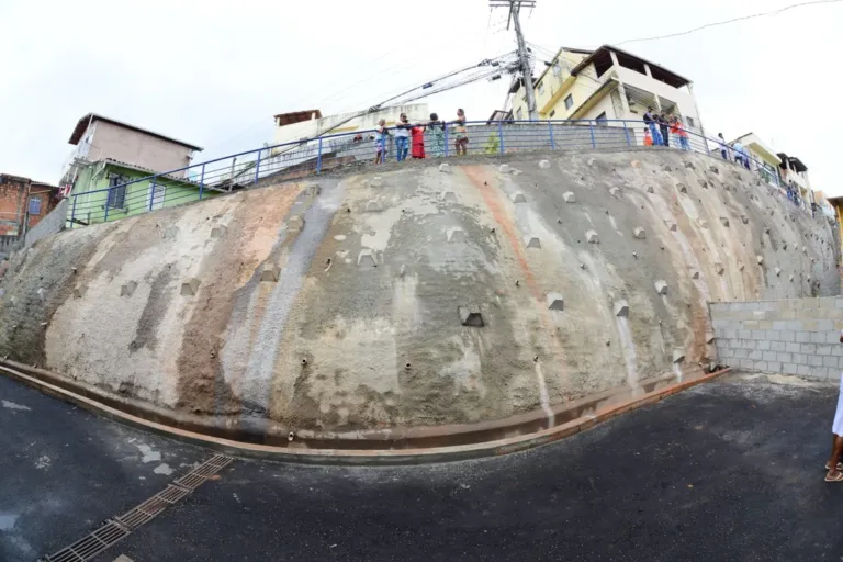 Prefeitura entrega obra de contenção de encosta no Matatu de Brotas e chega a 574 áreas protegidas