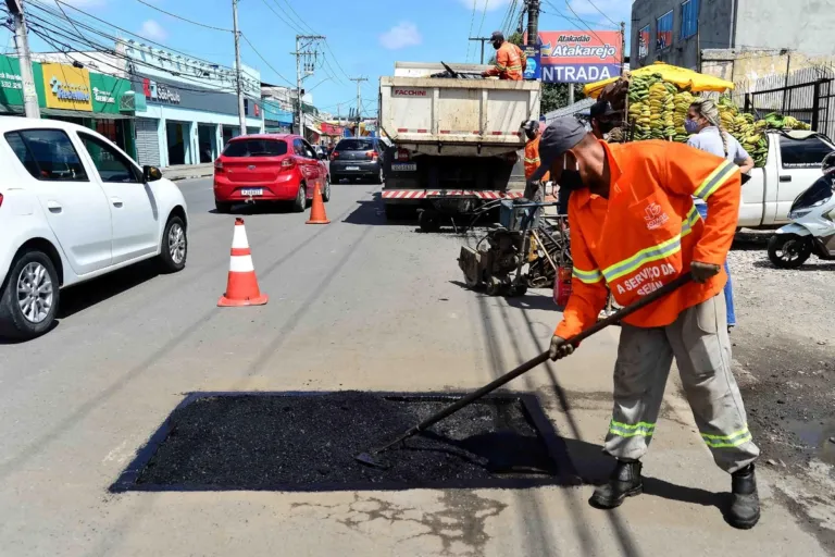 Ações de manutenção em Salvador ultrapassam 170 km de rede de drenagem desobstruída em 2025
