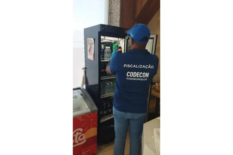 Operação Verão da Codecon apreende cerca de 30 mil produtos impróprios em Salvador