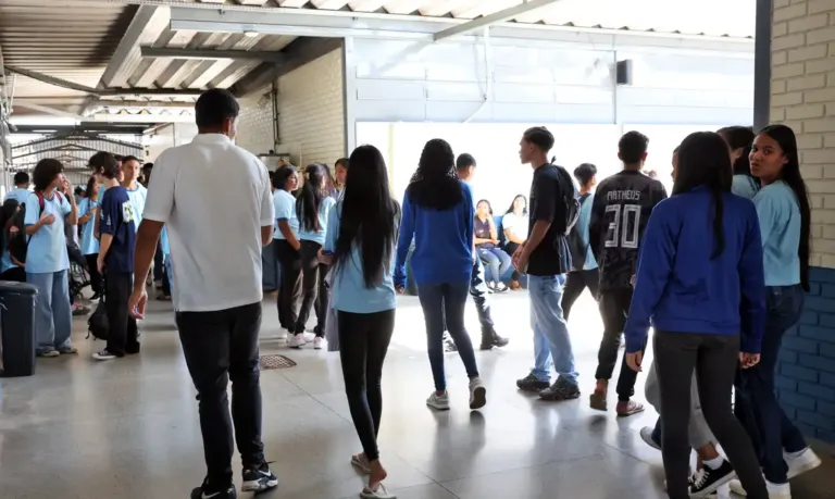 Pé-de-Meia: MEC começa a pagar parcelas incentivo-conclusão e Enem